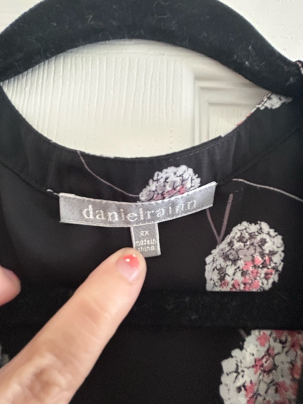 Daniel Rainn Black Split-Neck Floral Tunic - Picture 2 of 2